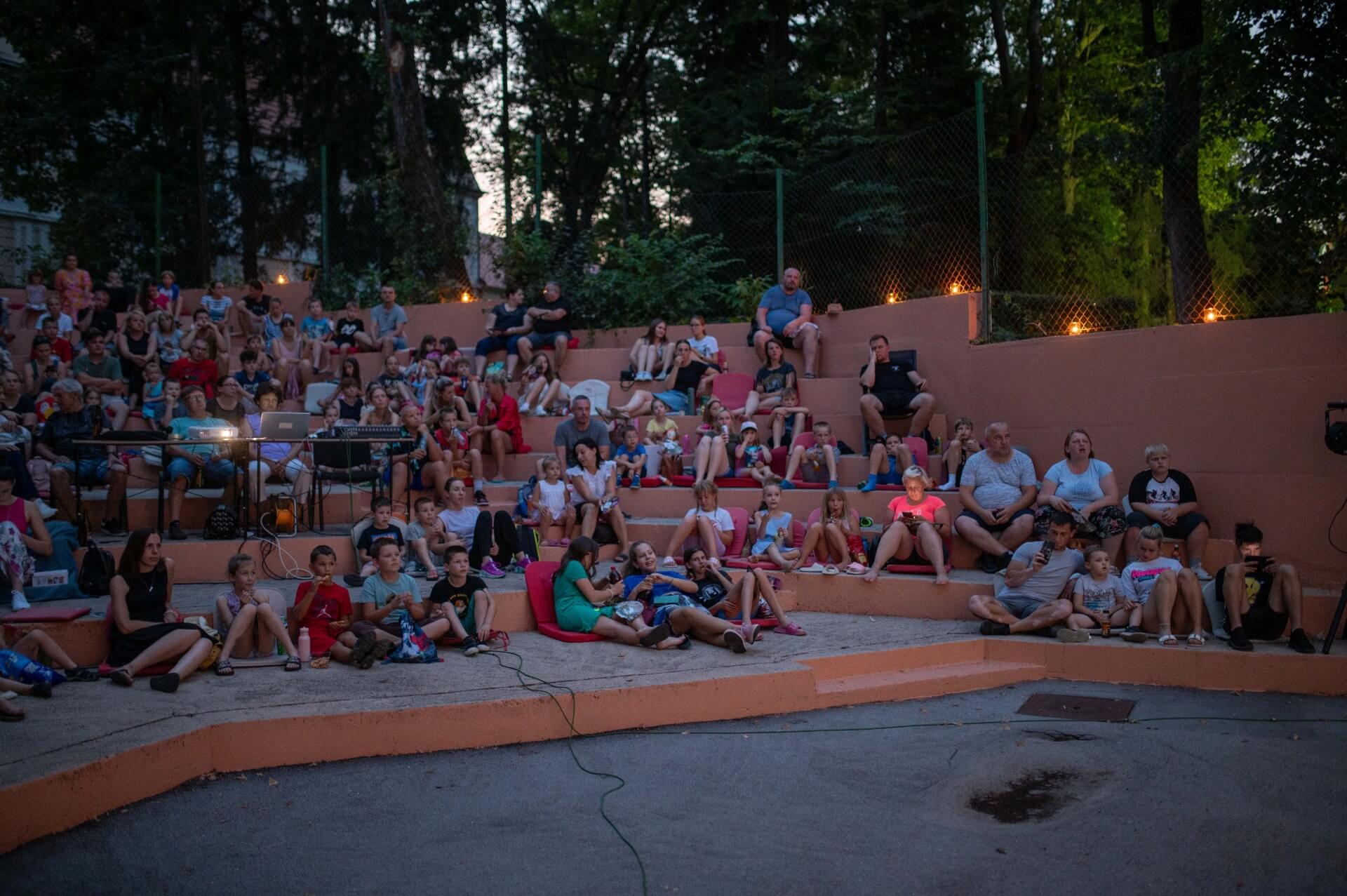 Ljetno kino pod zvijezdama u Daruvaru