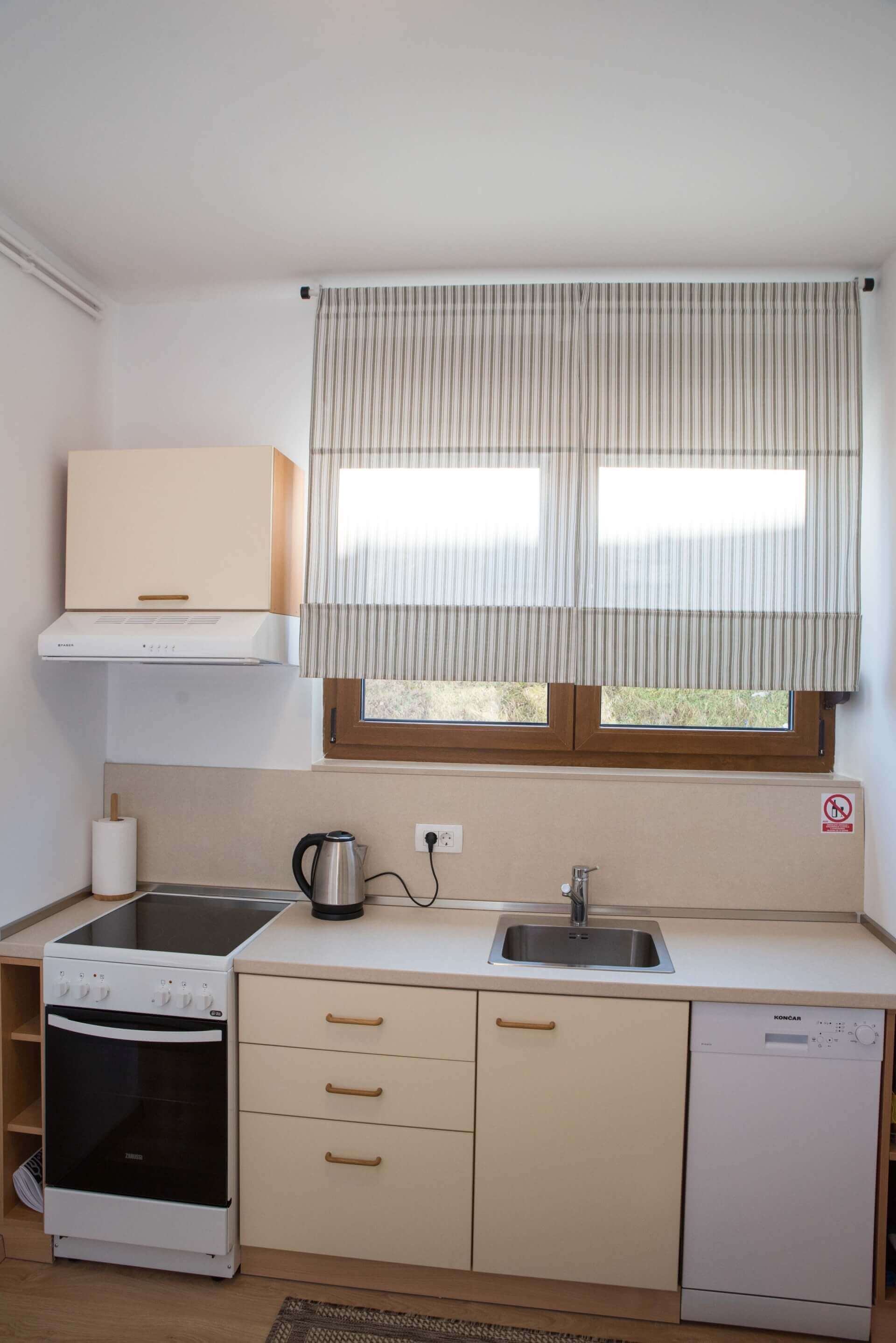 Kuhinja pogled prema prozoru